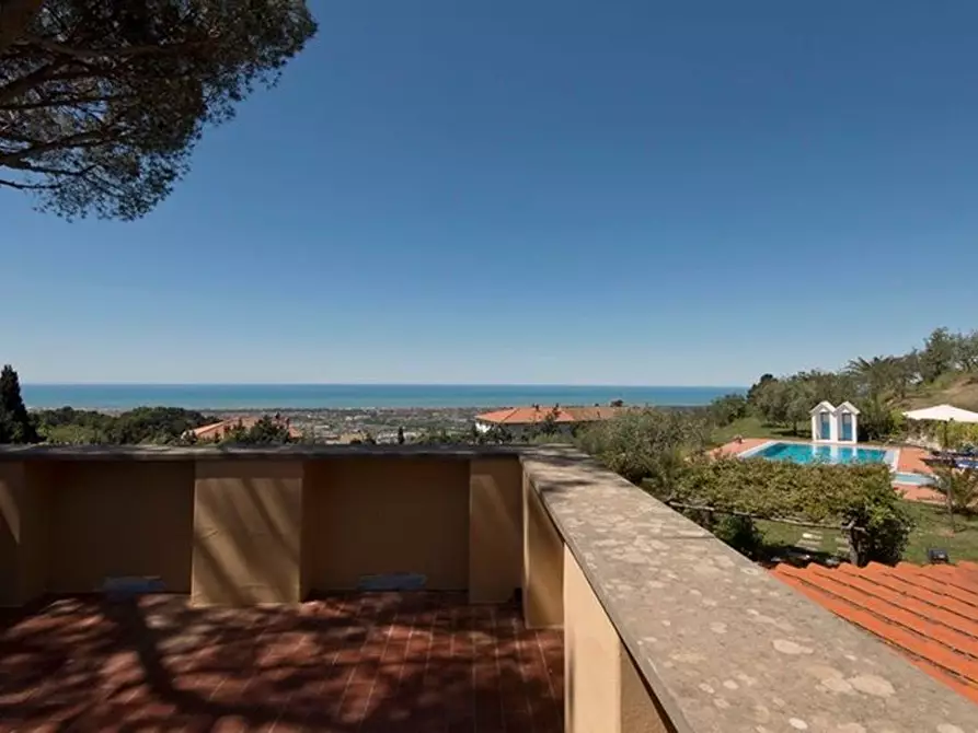Immagine 24 di Villa in vendita  a Massarosa