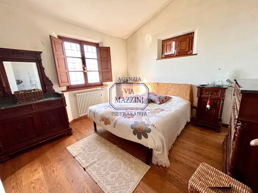 Immagine 14 di Casa colonica in vendita  a Pietrasanta