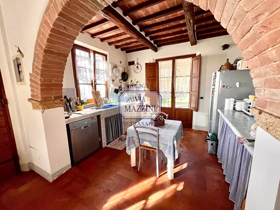Immagine 9 di Casa colonica in vendita  a Pietrasanta