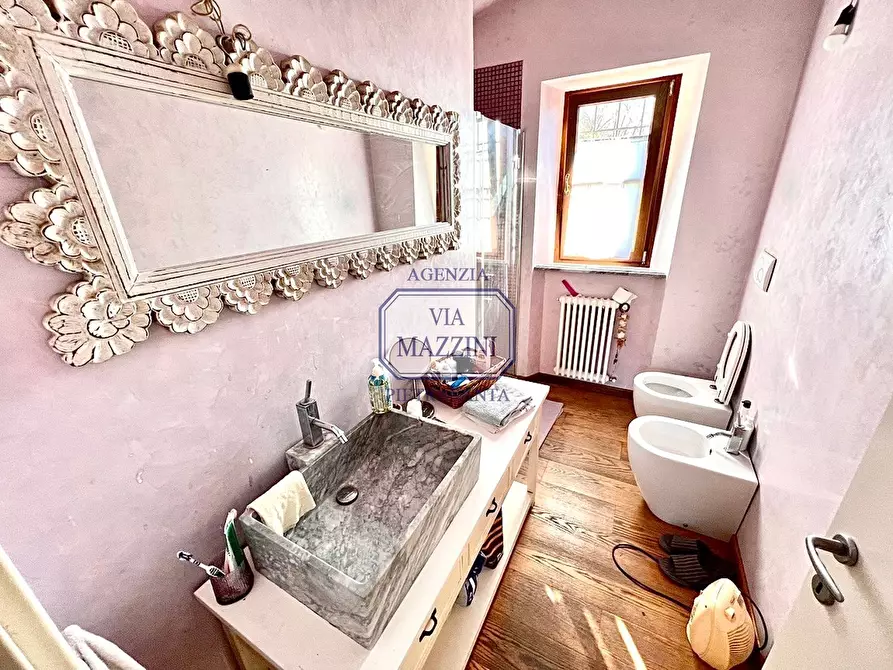 Immagine 12 di Casa colonica in vendita  a Pietrasanta