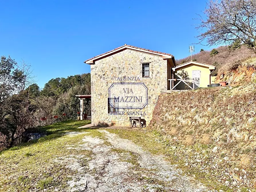 Immagine 4 di Casa colonica in vendita  a Pietrasanta