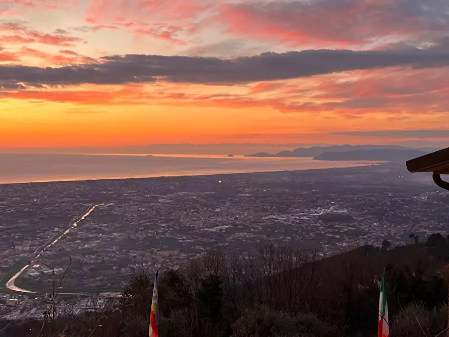 Immagine 24 di Casa colonica in vendita  a Pietrasanta