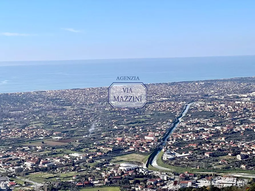 Immagine 20 di Casa colonica in vendita  a Pietrasanta