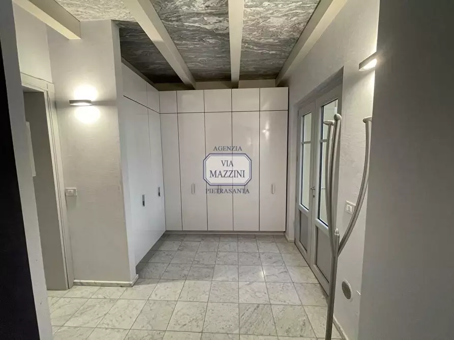Immagine 12 di Palazzo in vendita  a Pietrasanta