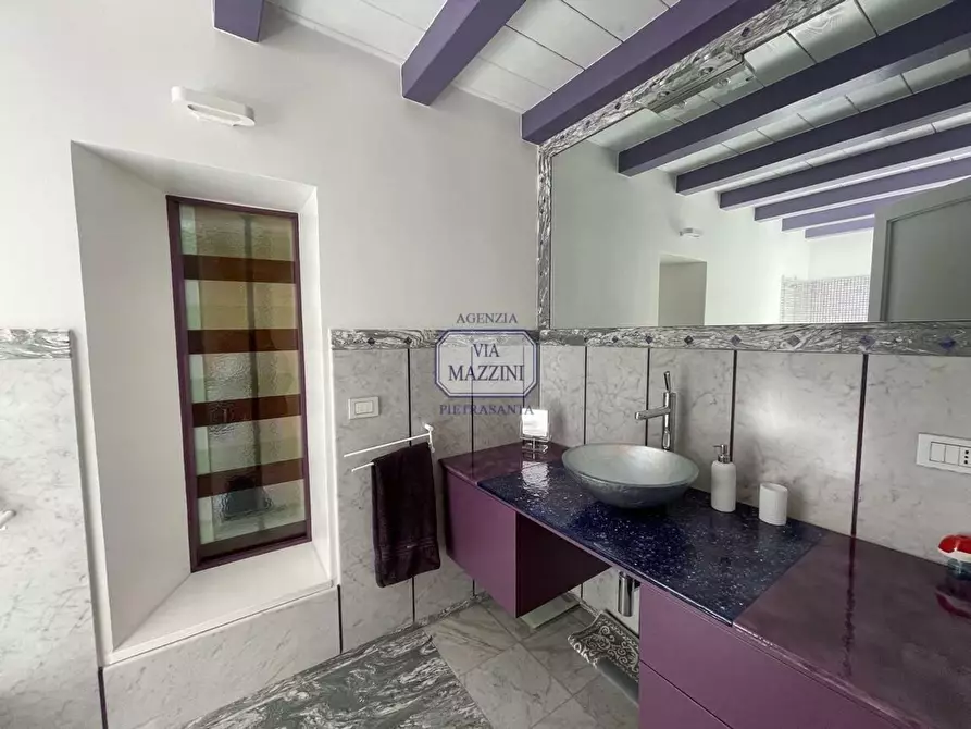 Immagine 19 di Palazzo in vendita  a Pietrasanta