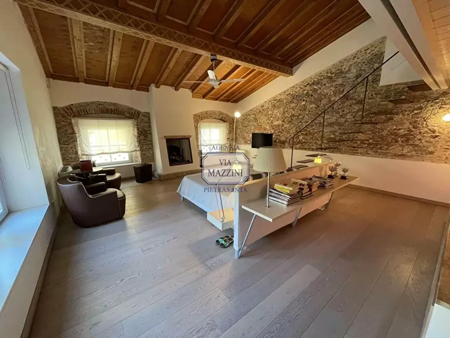 Immagine 23 di Palazzo in vendita  a Pietrasanta