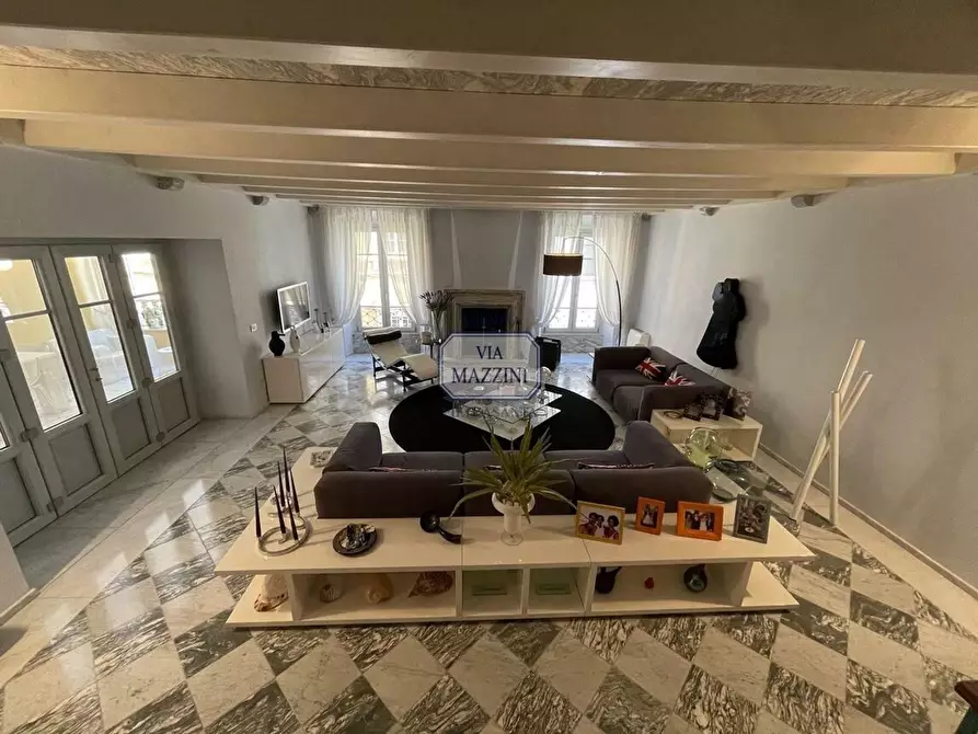 Immagine 6 di Palazzo in vendita  a Pietrasanta