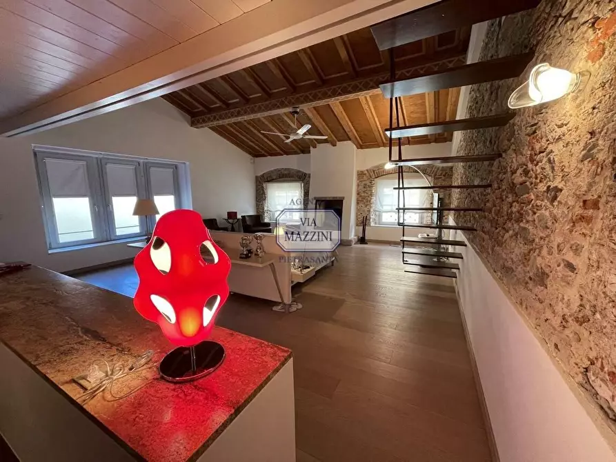 Immagine 22 di Palazzo in vendita  a Pietrasanta