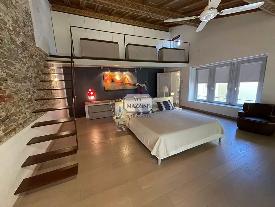 Immagine 24 di Palazzo in vendita  a Pietrasanta