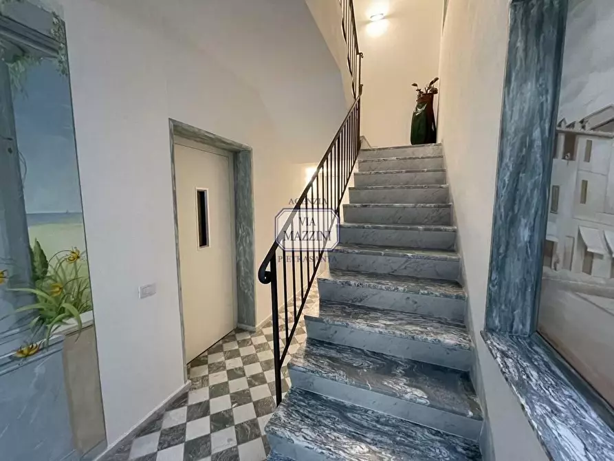Immagine 4 di Palazzo in vendita  a Pietrasanta
