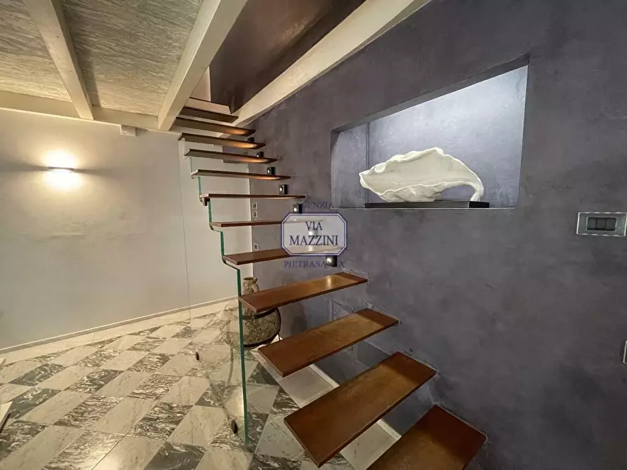 Immagine 20 di Palazzo in vendita  a Pietrasanta