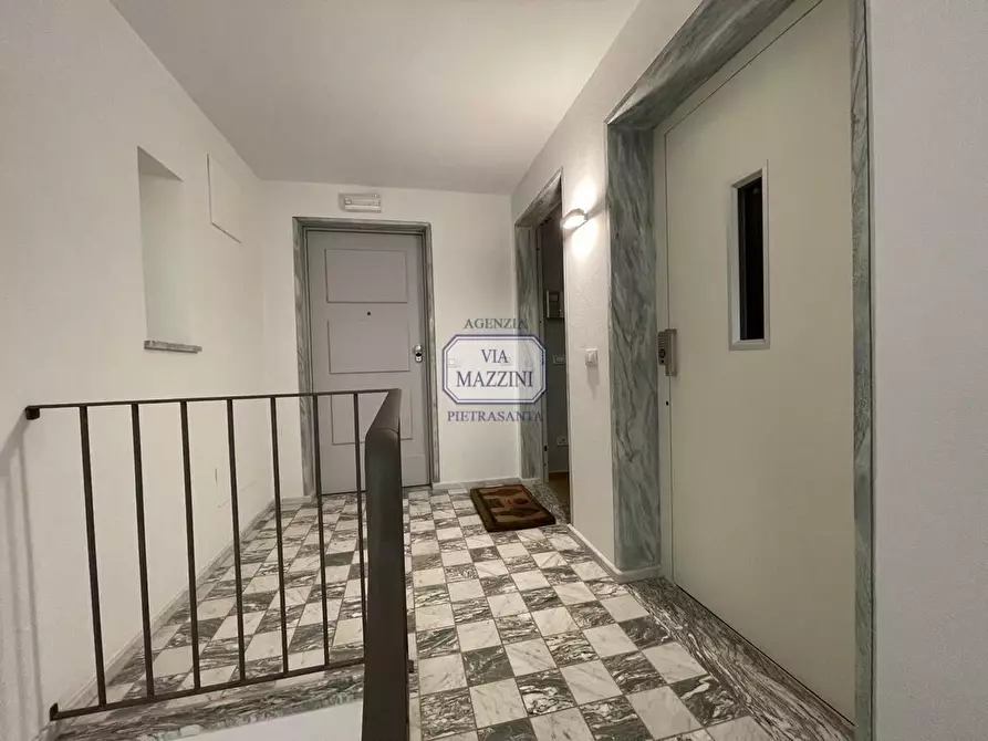 Immagine 29 di Palazzo in vendita  a Pietrasanta