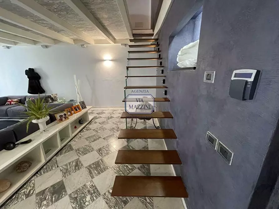 Immagine 21 di Palazzo in vendita  a Pietrasanta