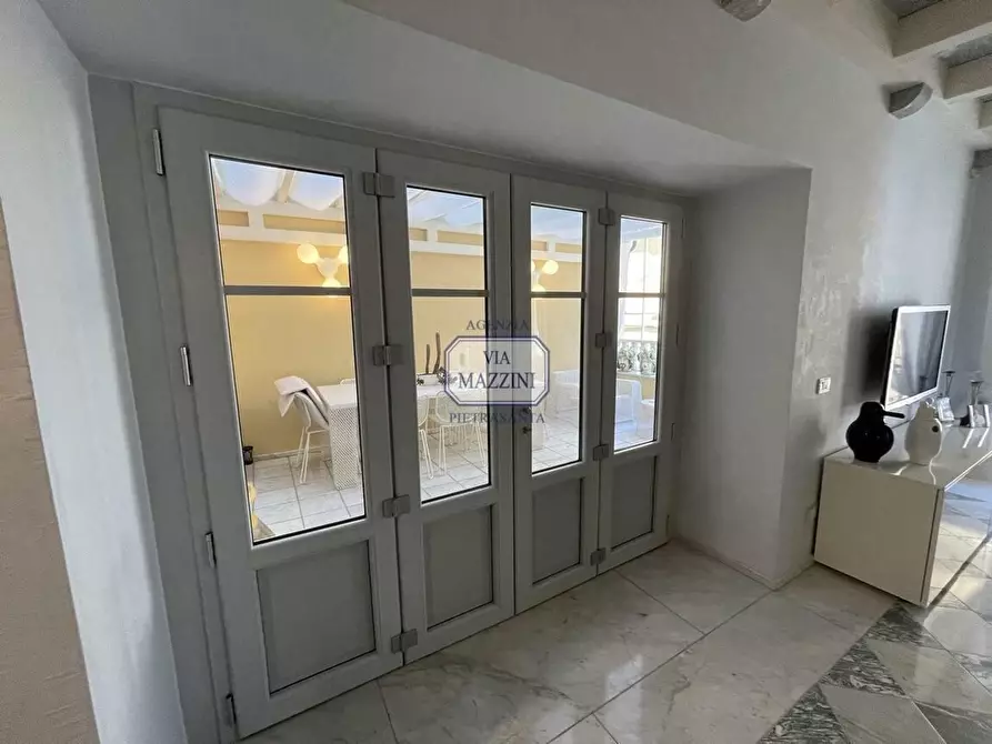 Immagine 11 di Palazzo in vendita  a Pietrasanta