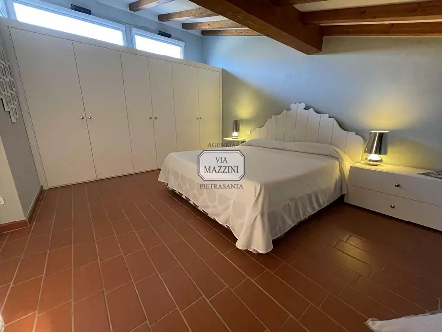 Immagine 37 di Palazzo in vendita  a Pietrasanta