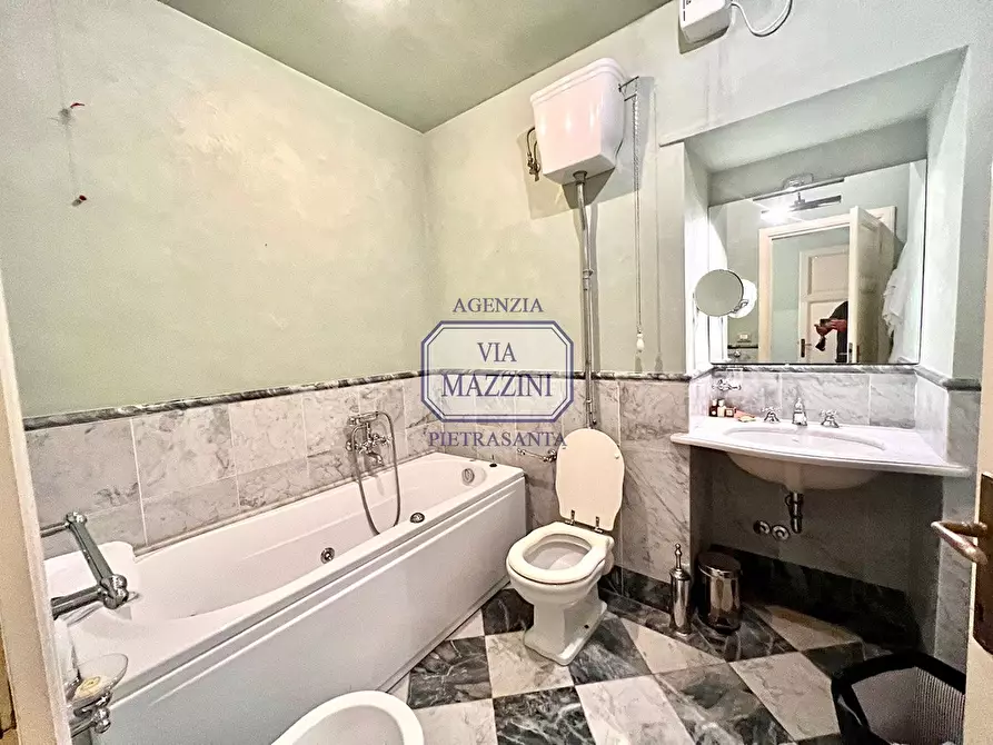 Immagine 13 di Appartamento in vendita  a Pietrasanta