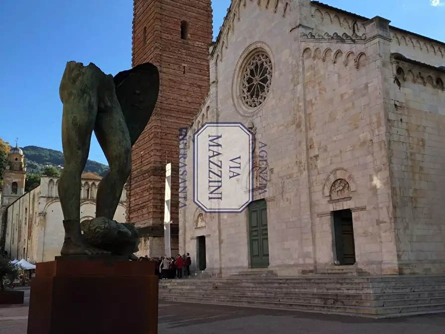 Immagine 22 di Appartamento in vendita  a Pietrasanta