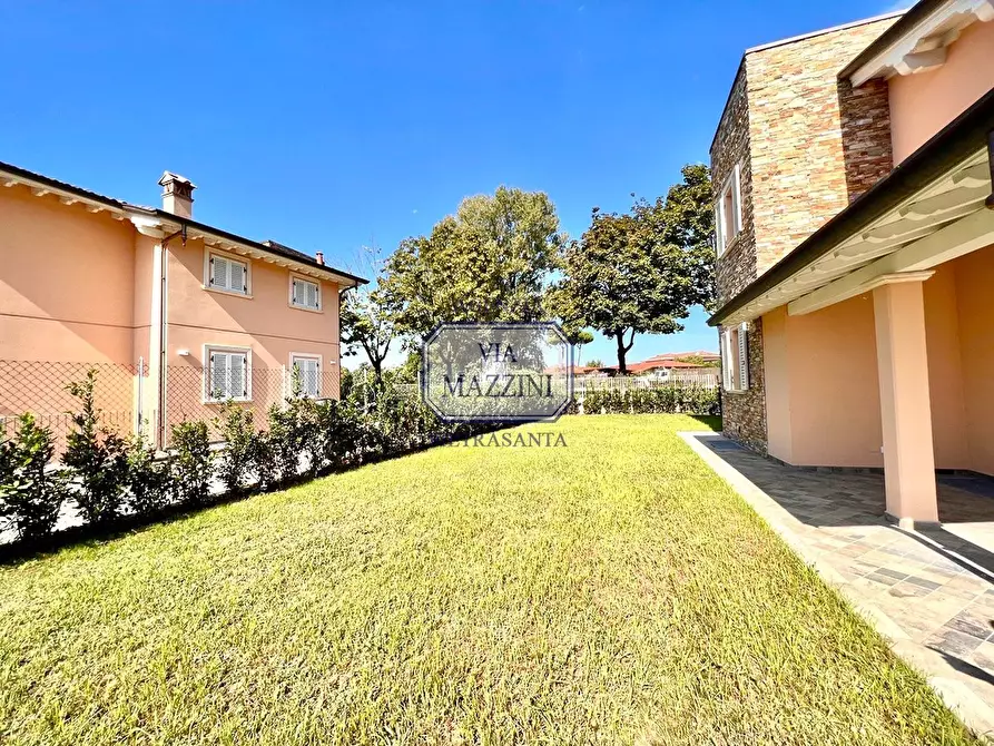 Immagine 31 di Villa in vendita  a Pietrasanta
