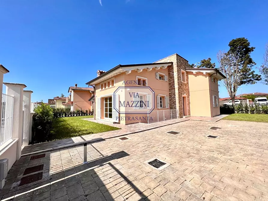 Immagine 28 di Villa in vendita  a Pietrasanta