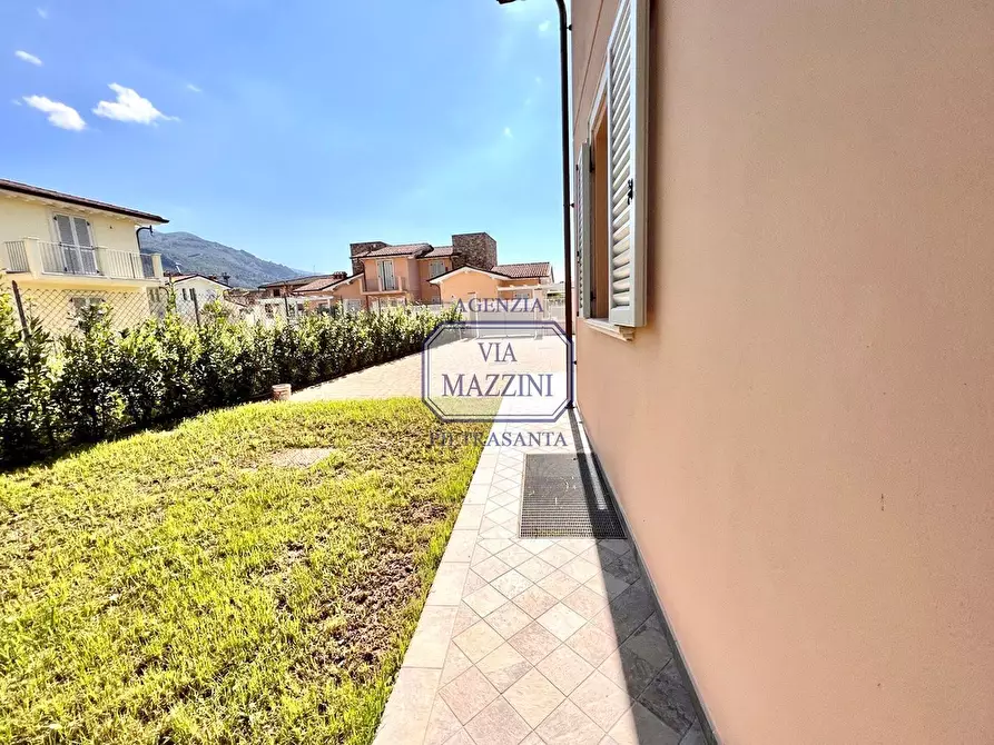 Immagine 32 di Villa in vendita  a Pietrasanta
