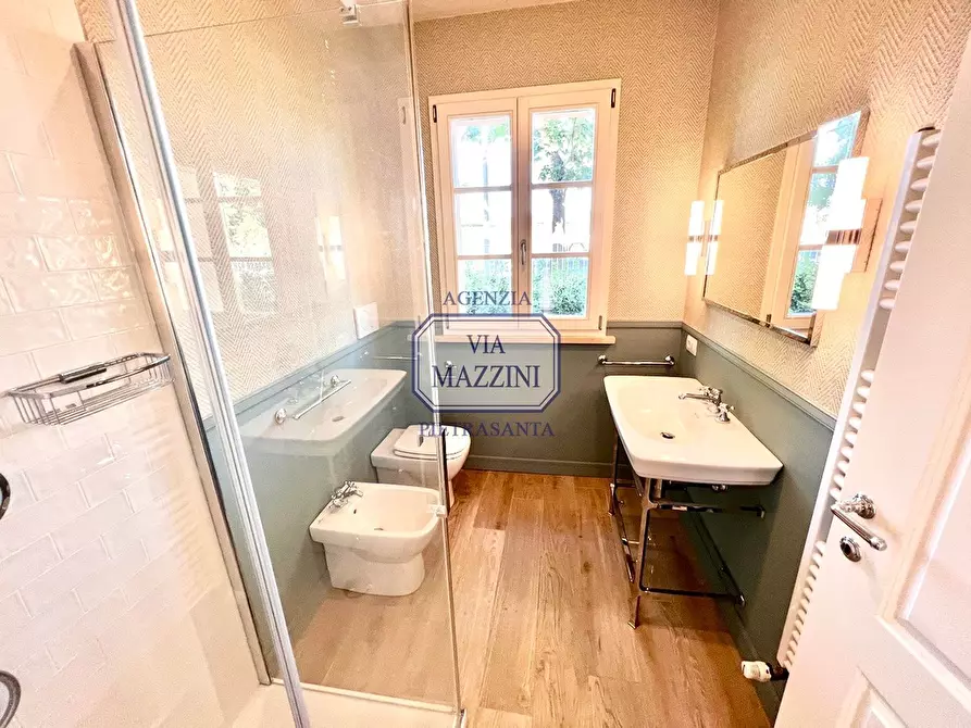 Immagine 10 di Villa in vendita  a Pietrasanta