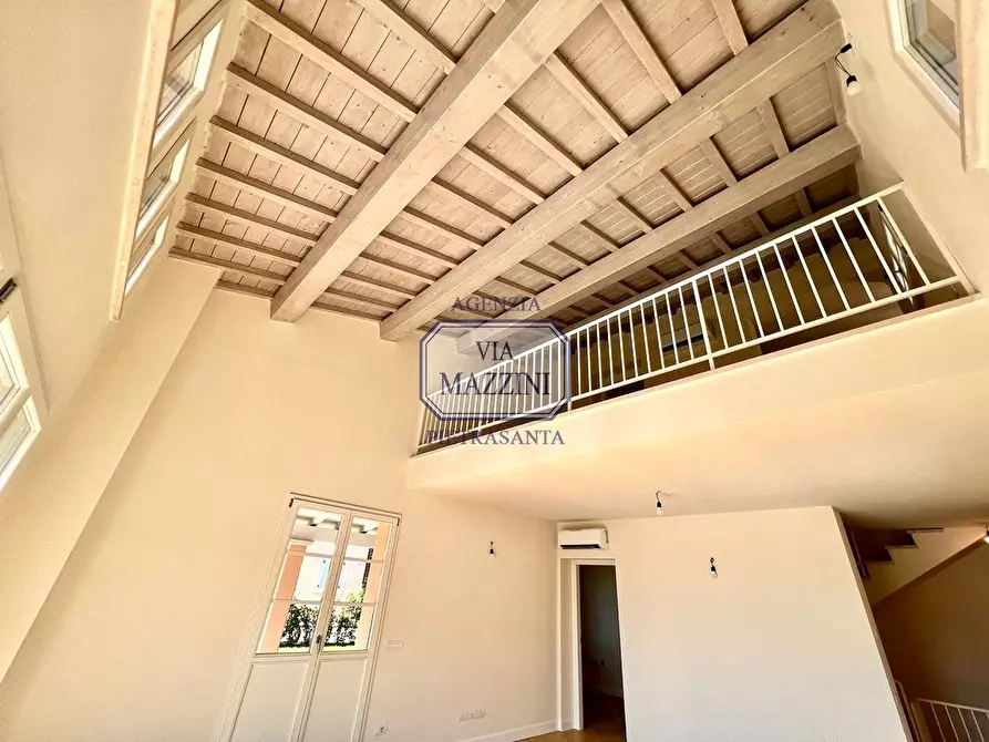 Immagine 4 di Villa in vendita  a Pietrasanta