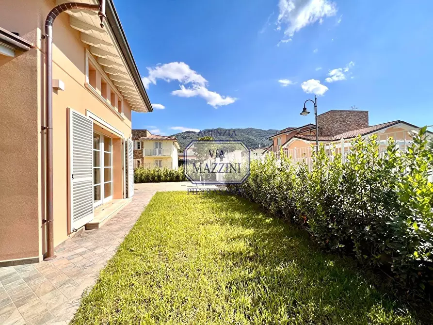 Immagine 37 di Villa in vendita  a Pietrasanta