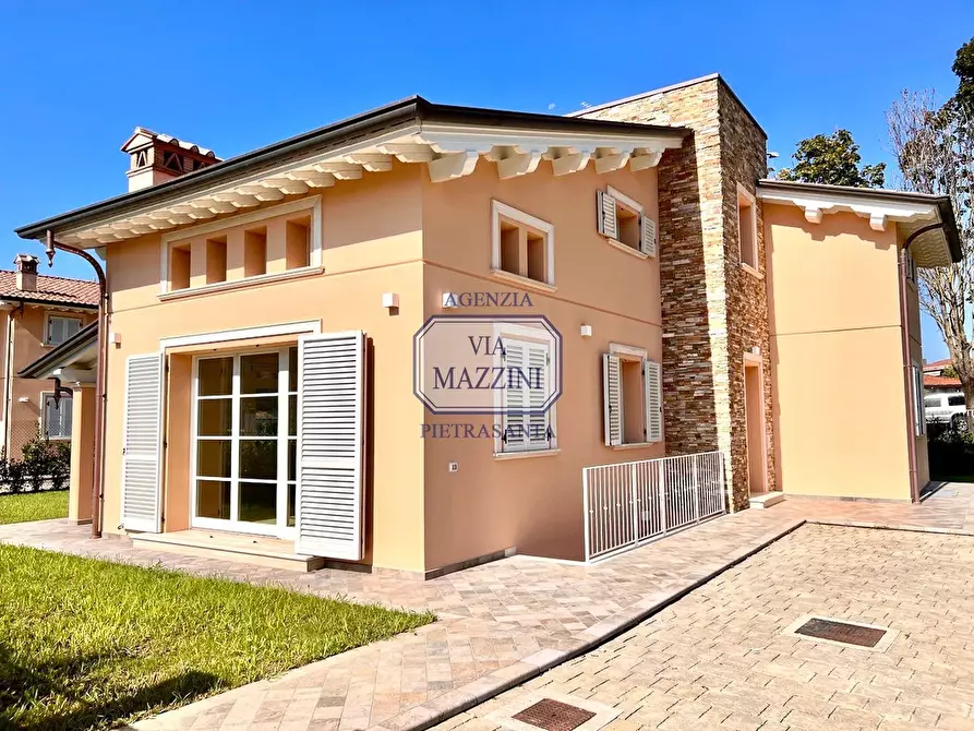 Immagine 29 di Villa in vendita  a Pietrasanta