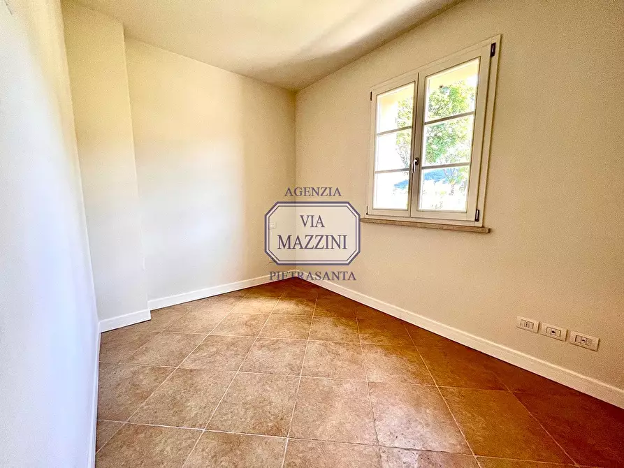 Immagine 9 di Villa in vendita  a Pietrasanta