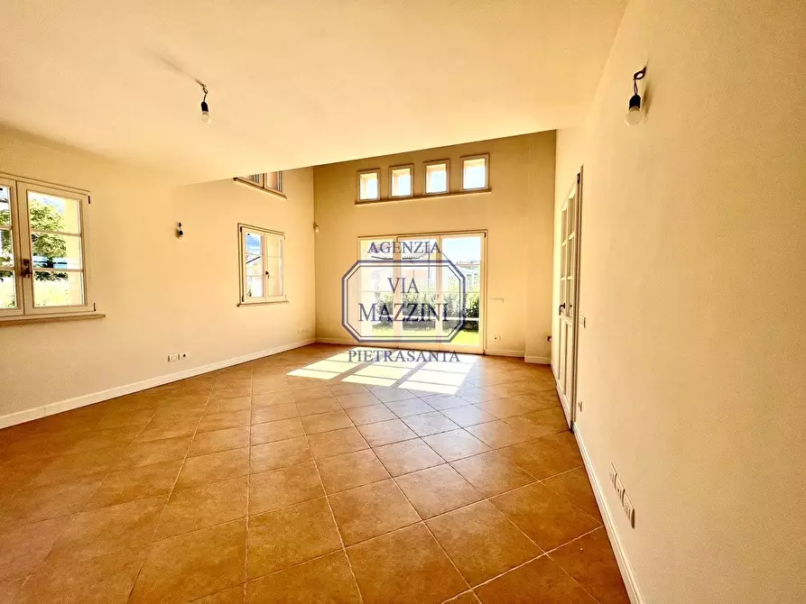 Immagine 5 di Villa in vendita  a Pietrasanta