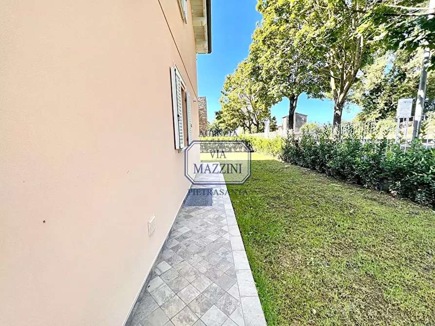Immagine 34 di Villa in vendita  a Pietrasanta