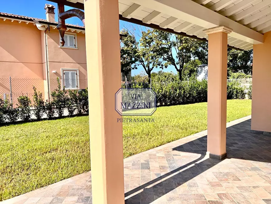 Immagine 33 di Villa in vendita  a Pietrasanta