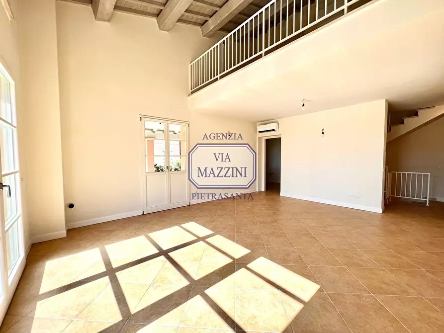 Immagine 3 di Villa in vendita  a Pietrasanta