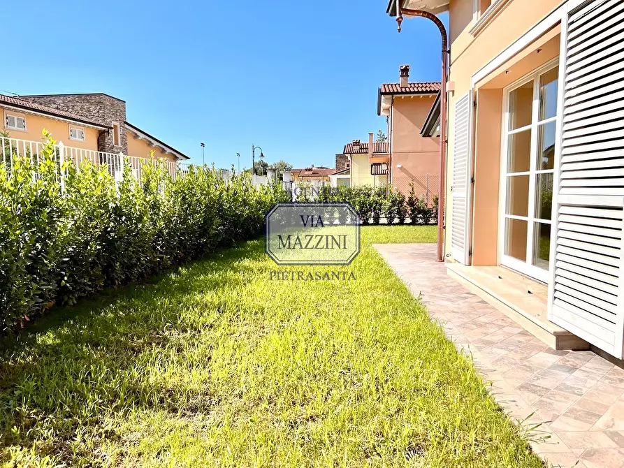 Immagine 36 di Villa in vendita  a Pietrasanta