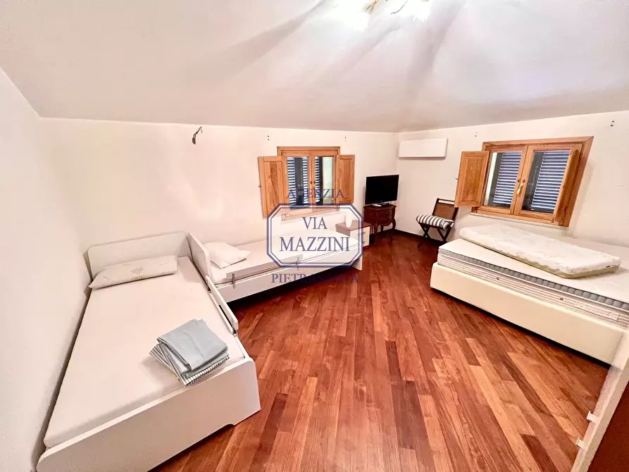 Immagine 21 di Villa in vendita  a Pietrasanta