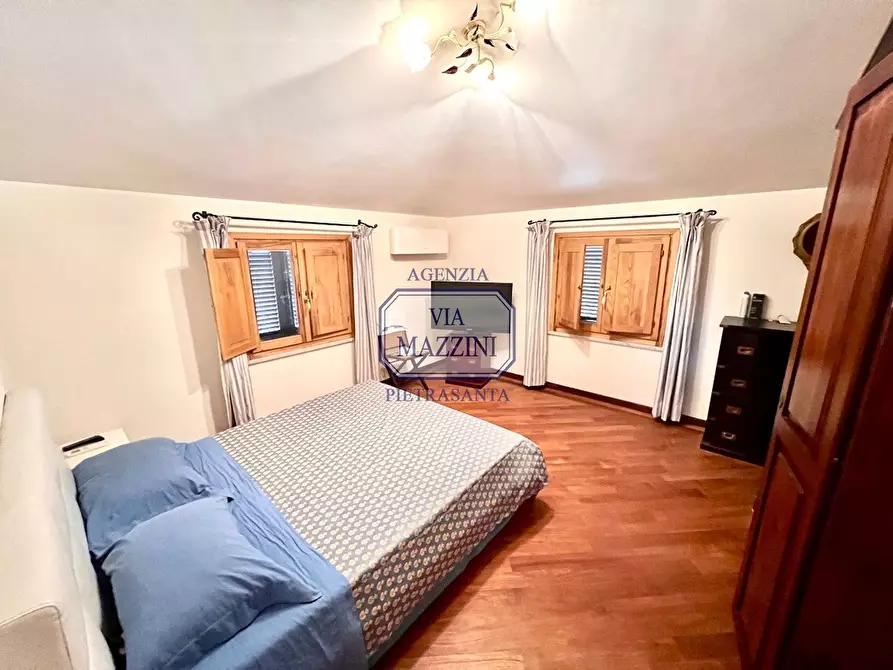 Immagine 22 di Villa in vendita  a Pietrasanta