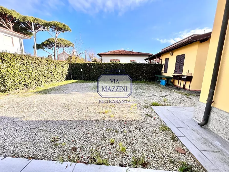 Immagine 9 di Villa in vendita  a Pietrasanta