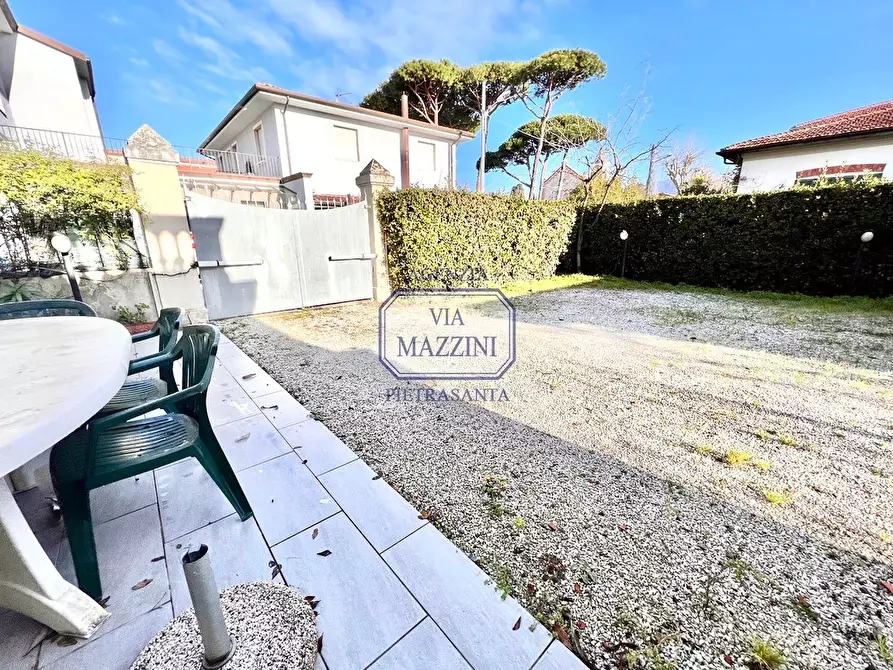 Immagine 10 di Villa in vendita  a Pietrasanta