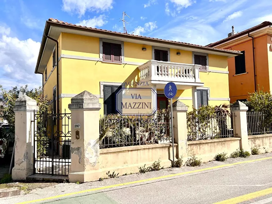 Immagine 6 di Villa in vendita  a Pietrasanta