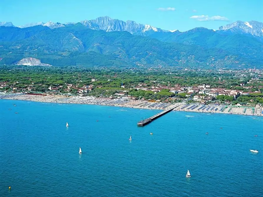 Immagine 17 di Casa indipendente in vendita  a Seravezza