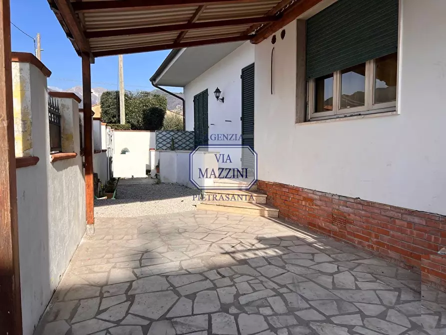 Immagine 4 di Casa indipendente in vendita  a Seravezza