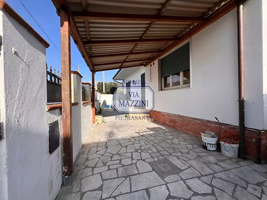 Immagine 7 di Casa indipendente in vendita  a Seravezza