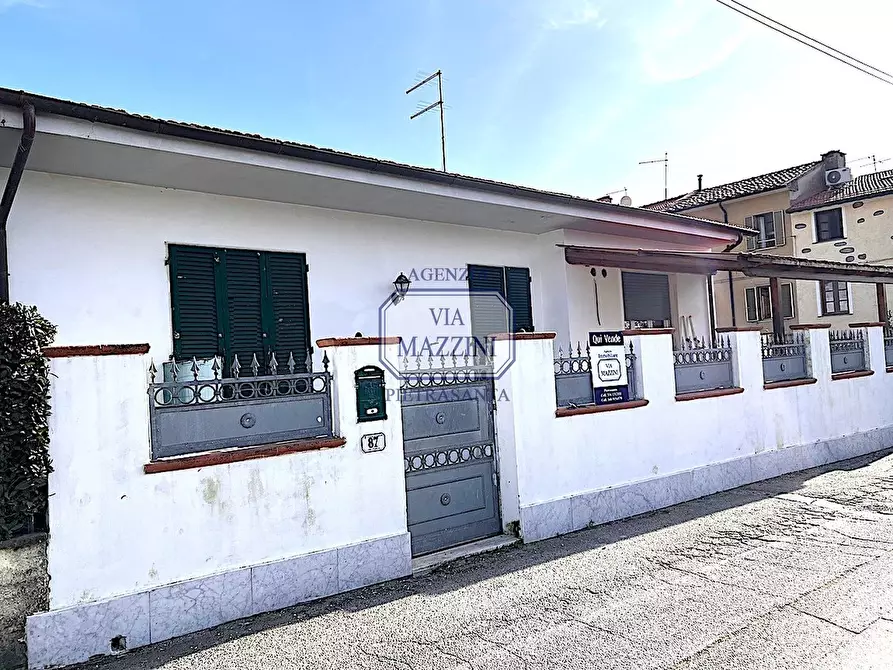 Immagine 3 di Casa indipendente in vendita  a Seravezza