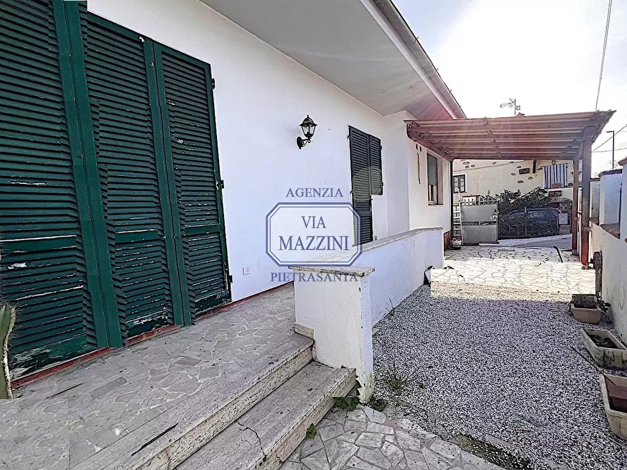 Immagine 5 di Casa indipendente in vendita  a Seravezza