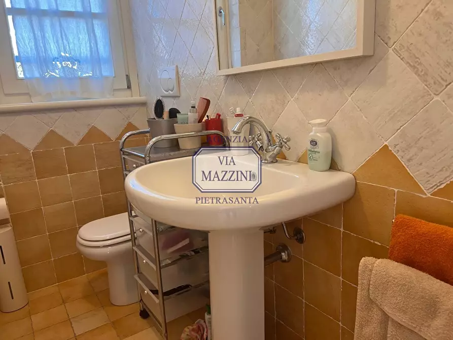 Immagine 19 di Villetta a schiera in vendita  a Pietrasanta