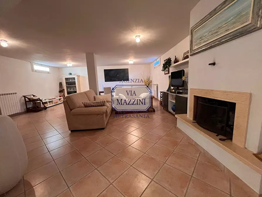 Immagine 34 di Villetta a schiera in vendita  a Pietrasanta