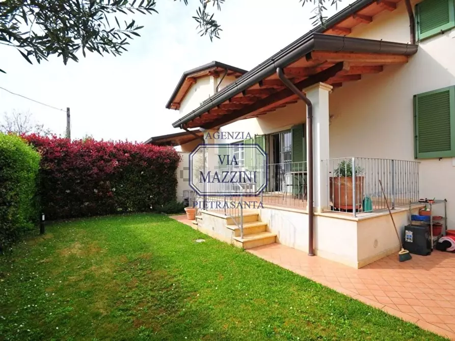 Immagine 4 di Villetta a schiera in vendita  a Pietrasanta