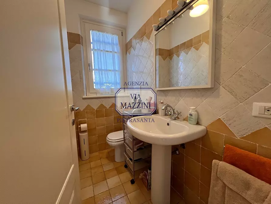 Immagine 14 di Villetta a schiera in vendita  a Pietrasanta