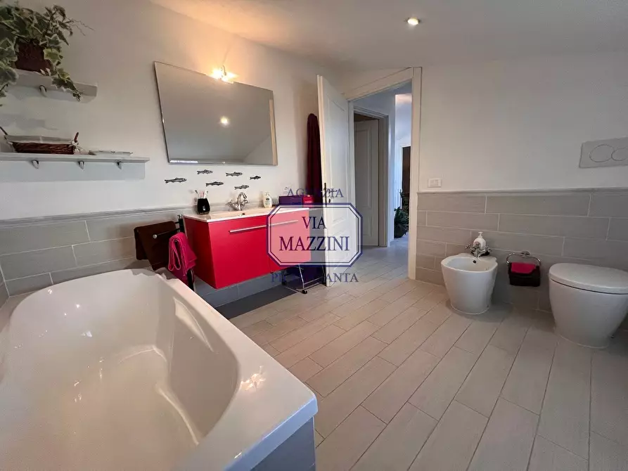 Immagine 29 di Villetta a schiera in vendita  a Pietrasanta