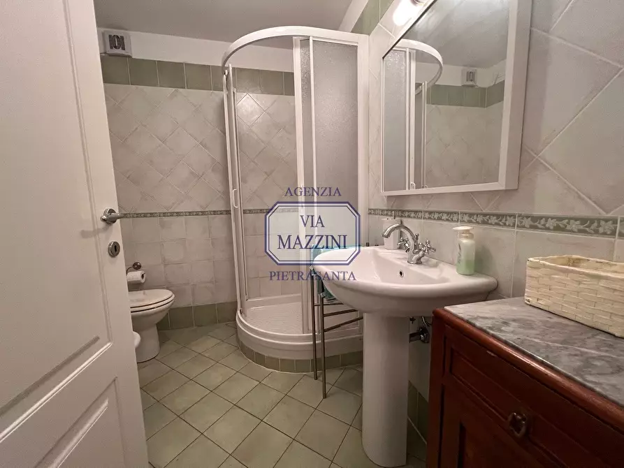 Immagine 35 di Villetta a schiera in vendita  a Pietrasanta